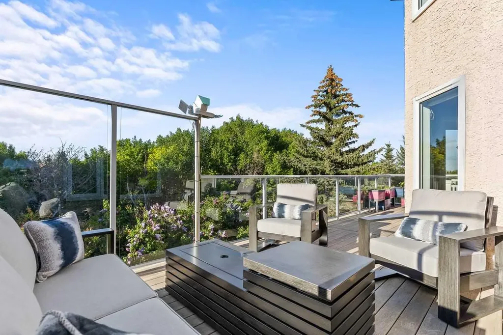 68 Christie Knoll Heights SW Calgary AB T3H 2V2