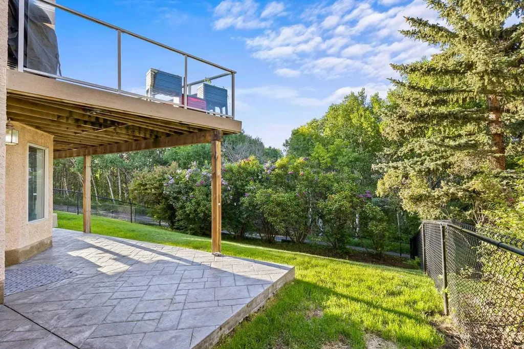 68 Christie Knoll Heights SW Calgary AB T3H 2V2