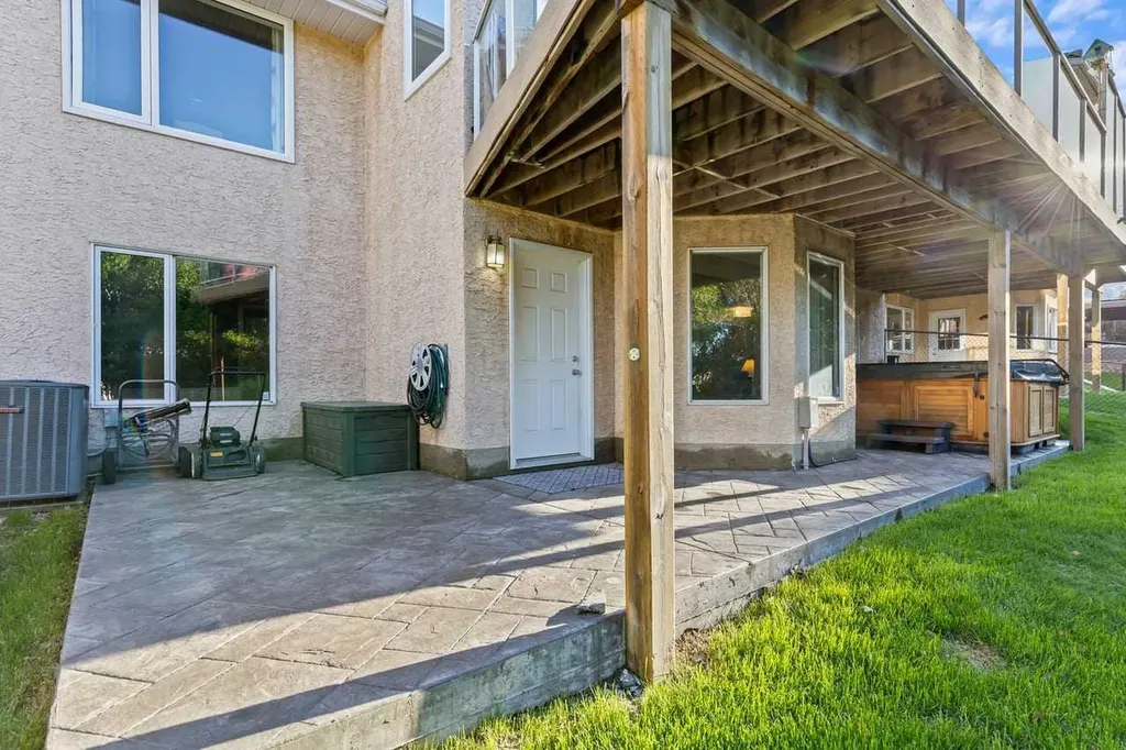 68 Christie Knoll Heights SW Calgary AB T3H 2V2