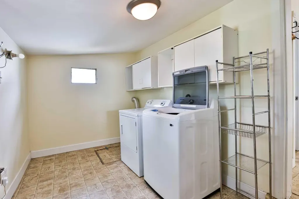 318 16 Street N Lethbridge AB T1H 3A3