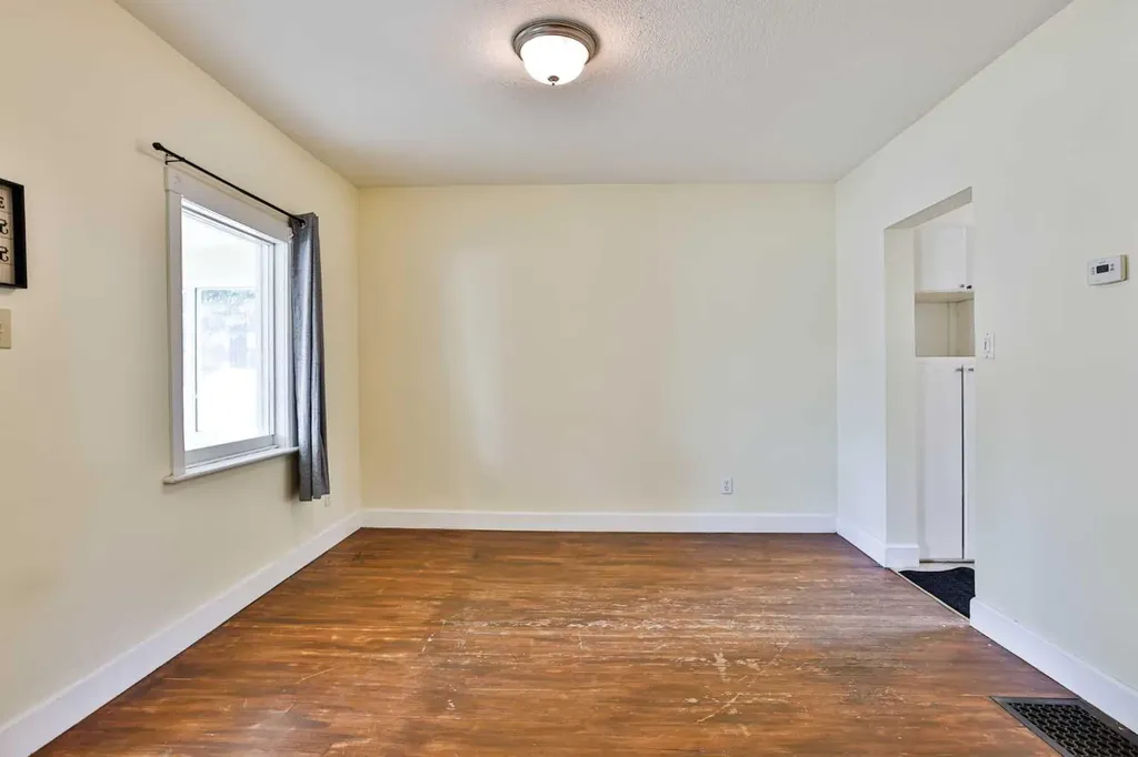 318 16 Street N Lethbridge AB T1H 3A3