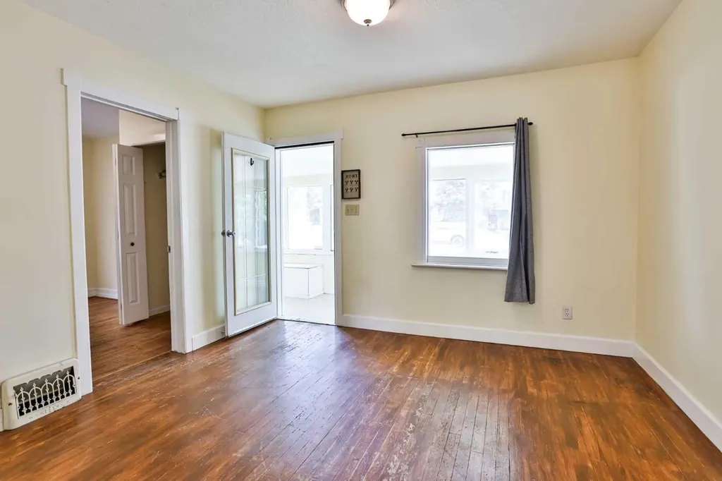 318 16 Street N Lethbridge AB T1H 3A3
