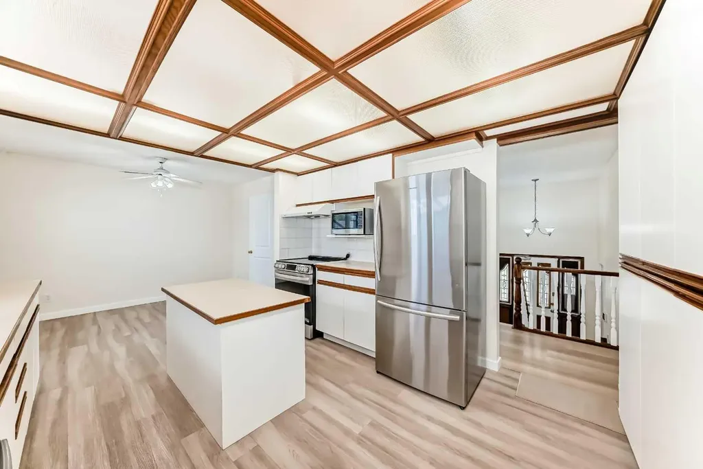 512 Hunterplain Hill NW Calgary AB T2K 4L7