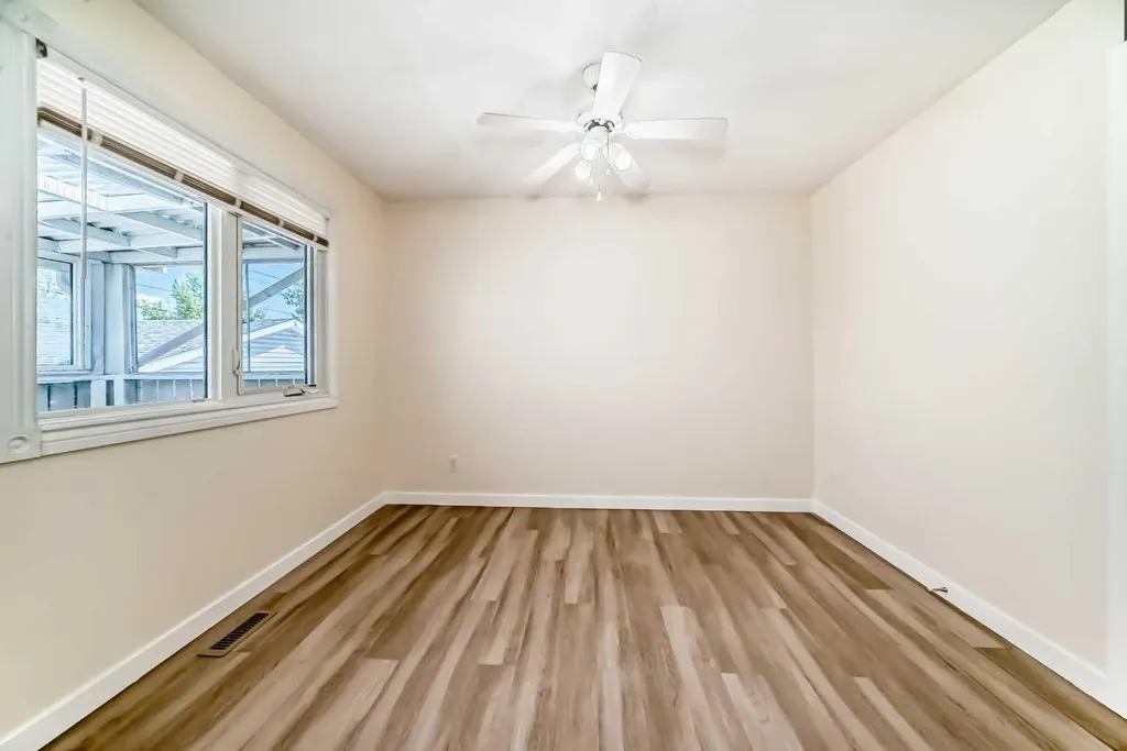 512 Hunterplain Hill NW Calgary AB T2K 4L7