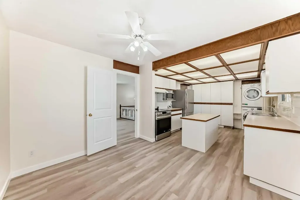 512 Hunterplain Hill NW Calgary AB T2K 4L7