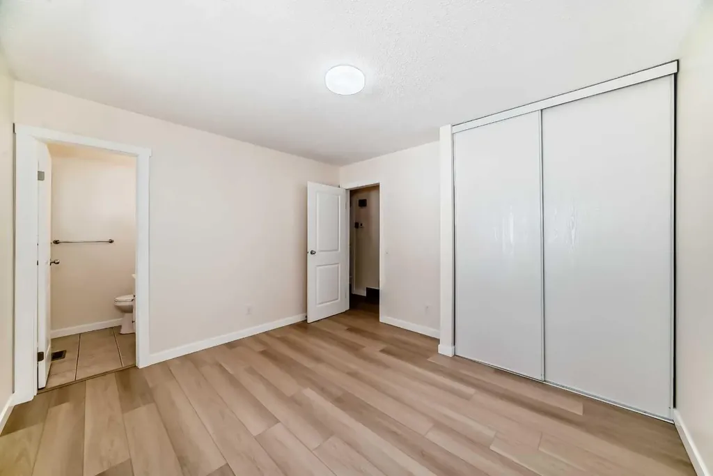 512 Hunterplain Hill NW Calgary AB T2K 4L7