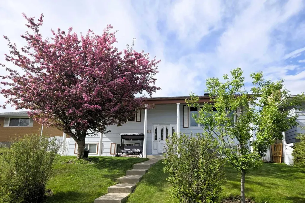 512 Hunterplain Hill NW Calgary AB T2K 4L7