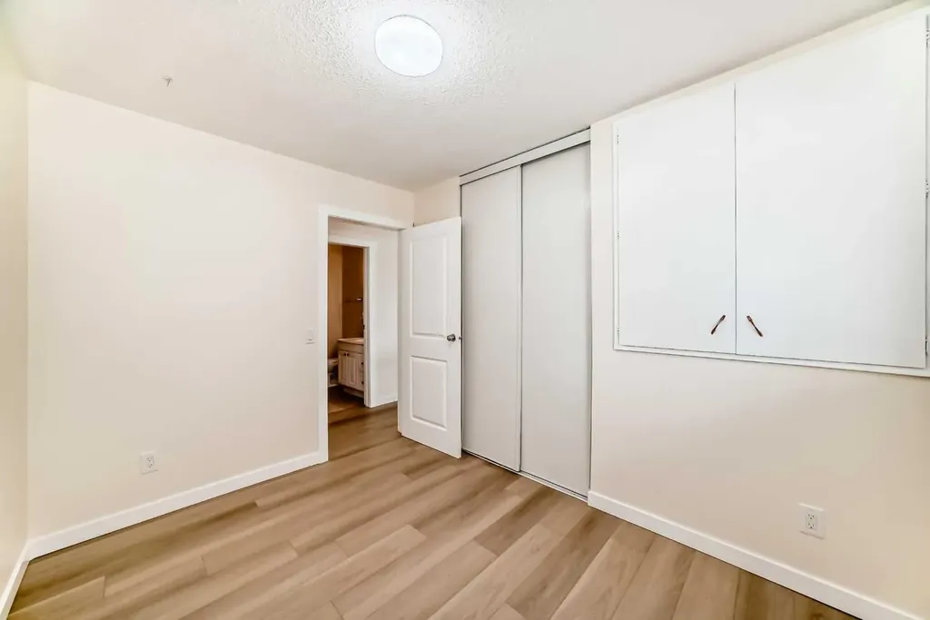 512 Hunterplain Hill NW Calgary AB T2K 4L7
