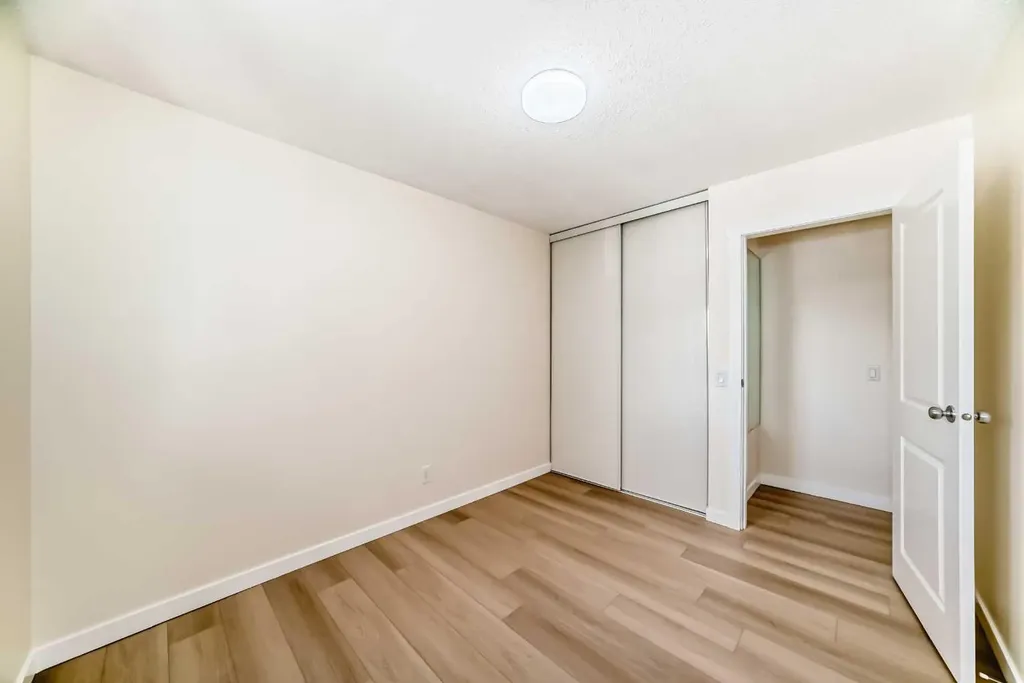 512 Hunterplain Hill NW Calgary AB T2K 4L7