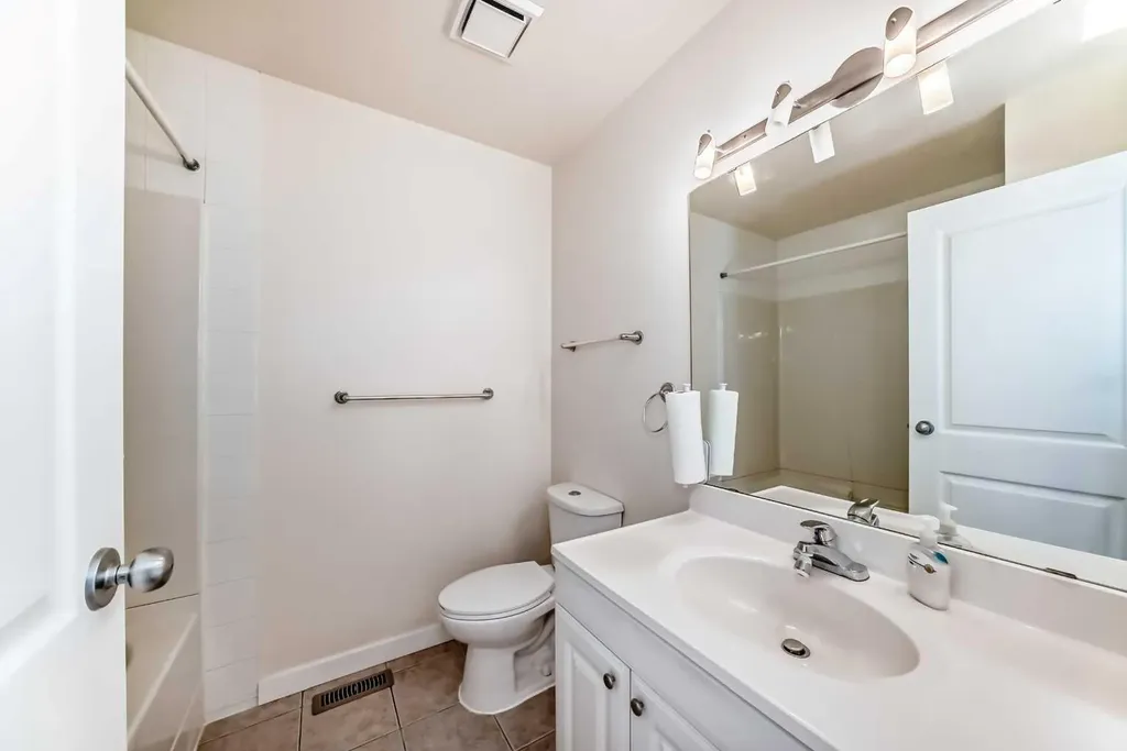512 Hunterplain Hill NW Calgary AB T2K 4L7