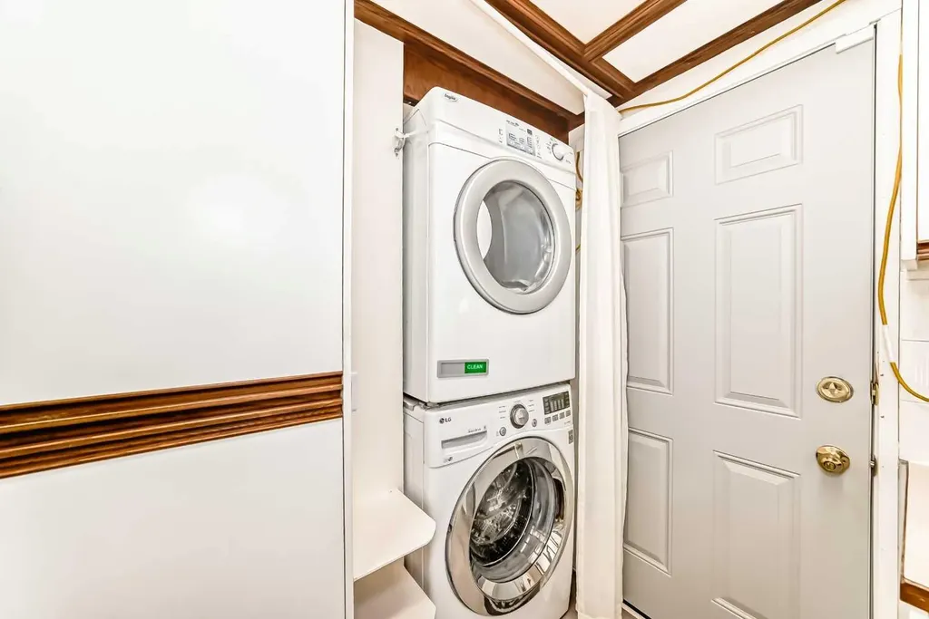 512 Hunterplain Hill NW Calgary AB T2K 4L7