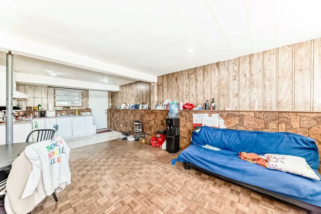 512 Hunterplain Hill NW Calgary AB T2K 4L7