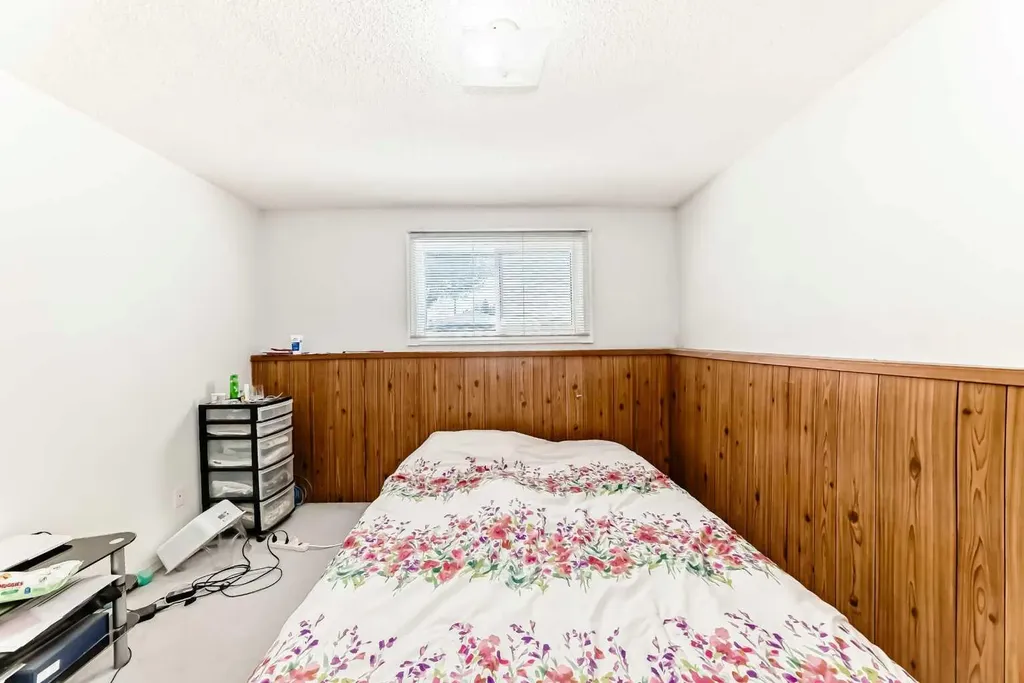 512 Hunterplain Hill NW Calgary AB T2K 4L7