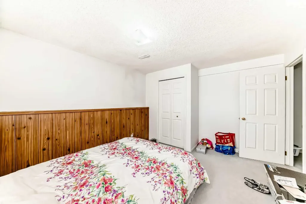 512 Hunterplain Hill NW Calgary AB T2K 4L7