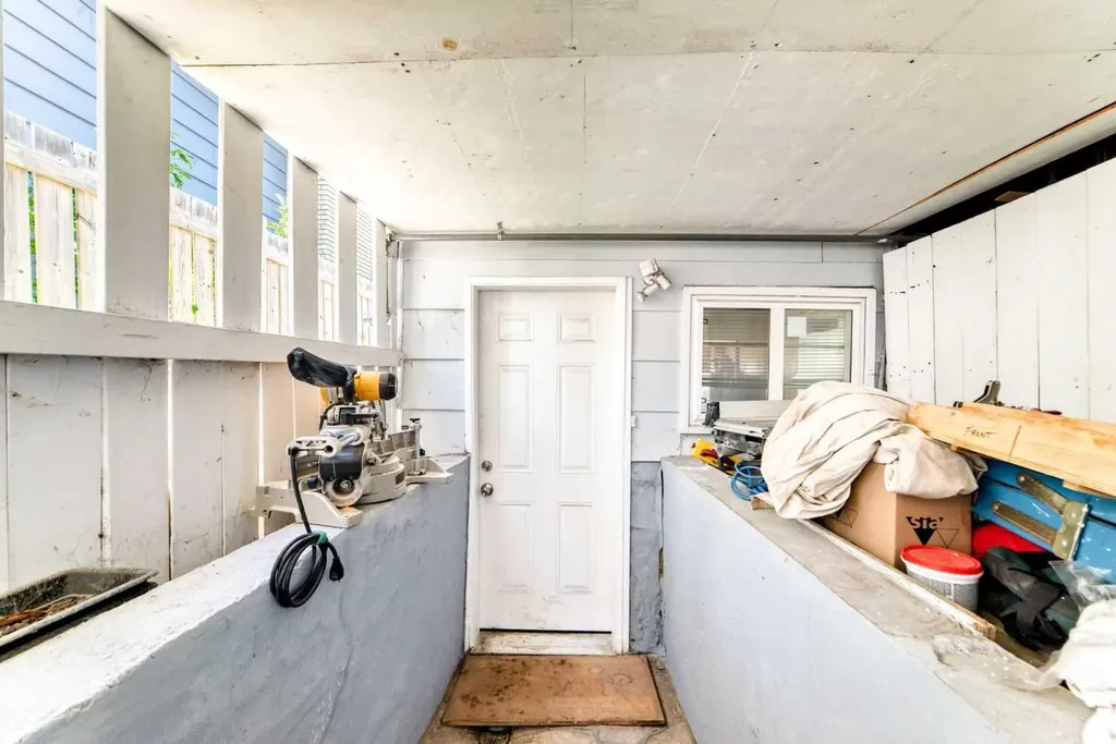 512 Hunterplain Hill NW Calgary AB T2K 4L7