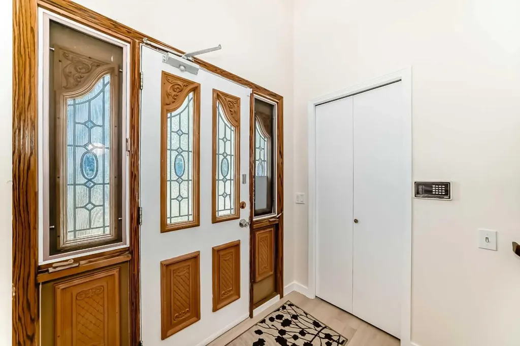 512 Hunterplain Hill NW Calgary AB T2K 4L7