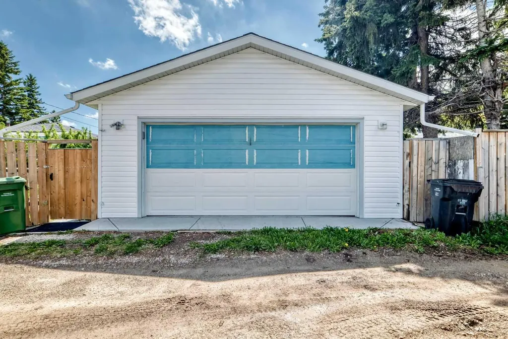 512 Hunterplain Hill NW Calgary AB T2K 4L7