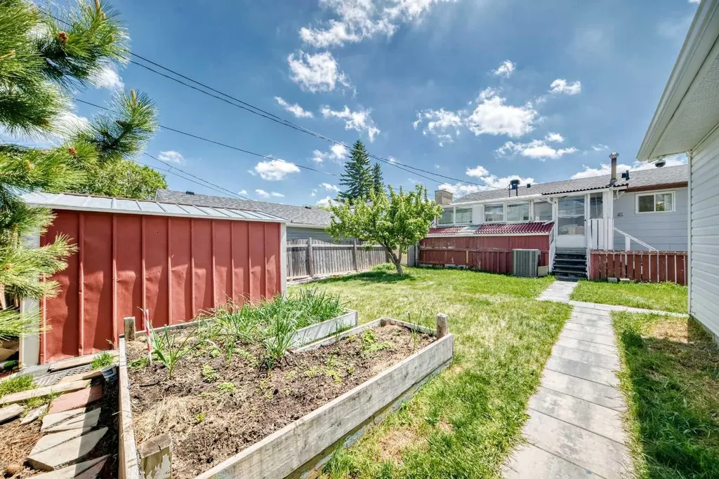 512 Hunterplain Hill NW Calgary AB T2K 4L7
