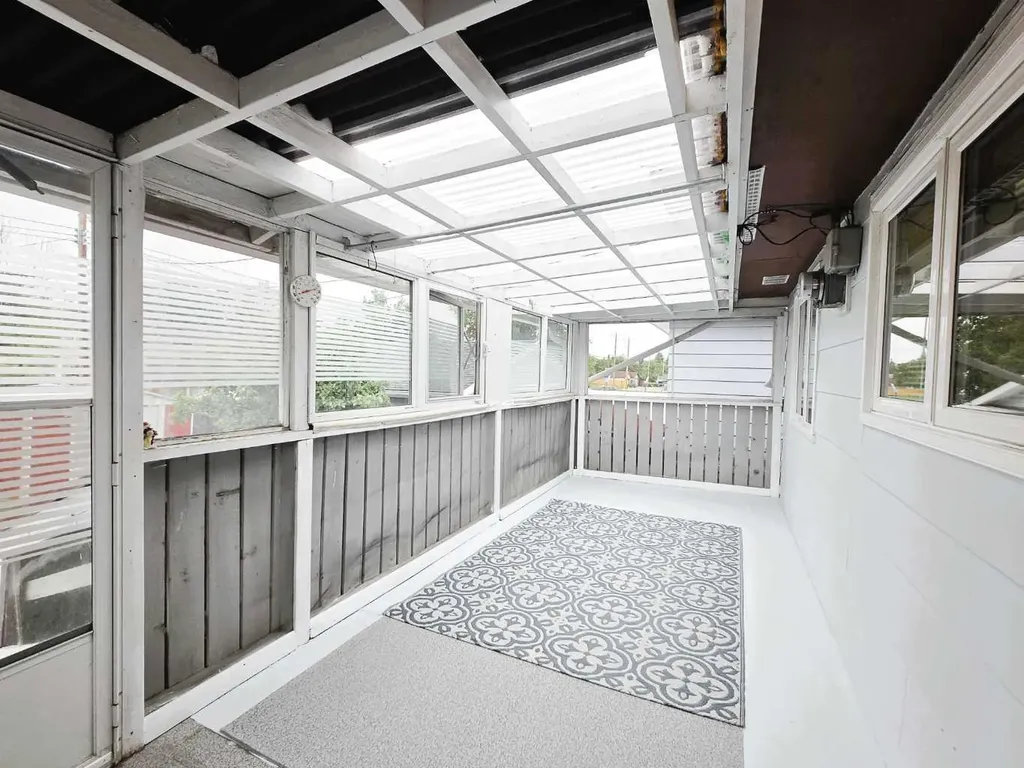 512 Hunterplain Hill NW Calgary AB T2K 4L7