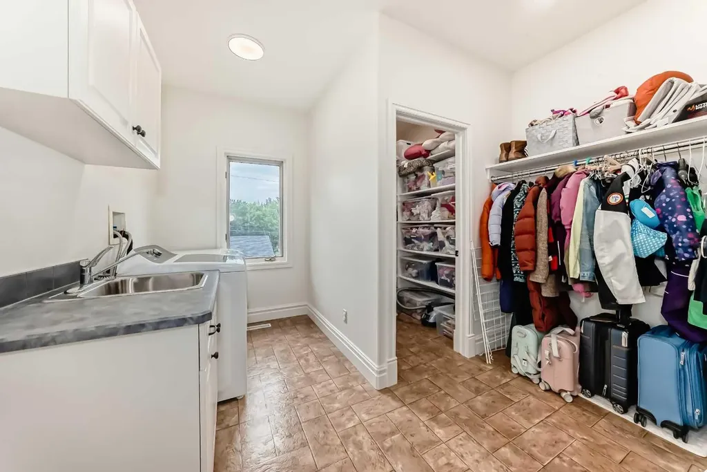 3230 8 Street SW Calgary AB T2T3A6