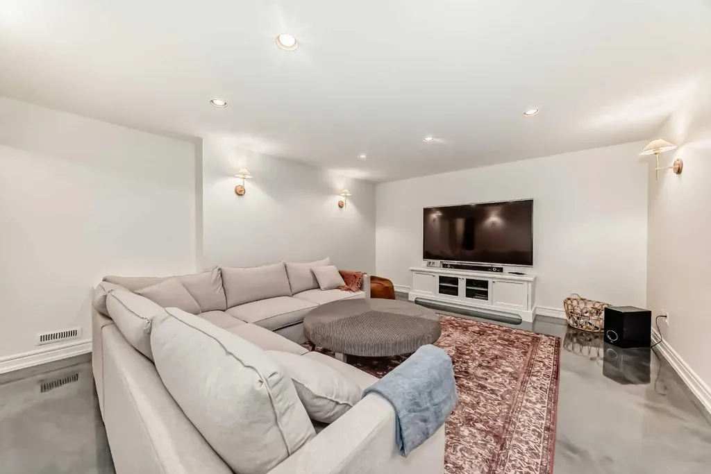 3230 8 Street SW Calgary AB T2T3A6