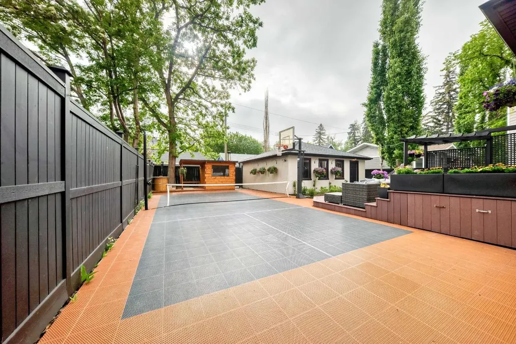 3230 8 Street SW Calgary AB T2T3A6