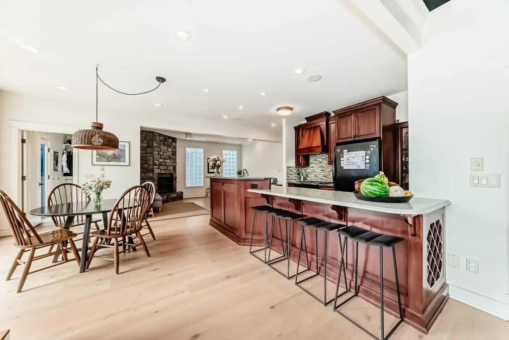 3230 8 Street SW Calgary AB T2T3A6