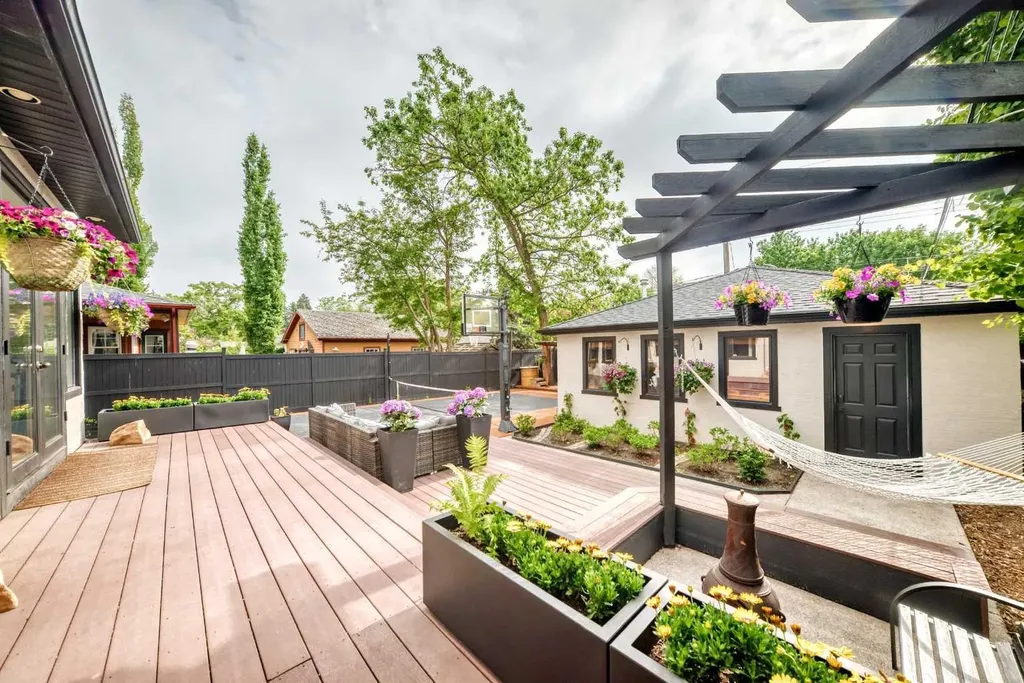 3230 8 Street SW Calgary AB T2T3A6