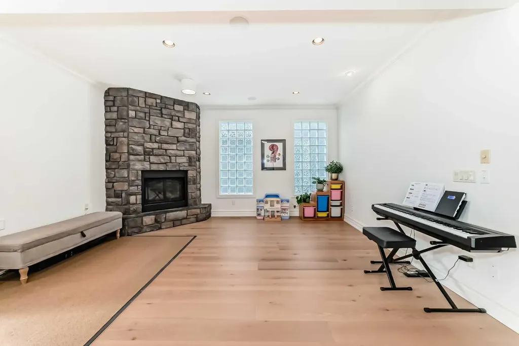 3230 8 Street SW Calgary AB T2T3A6