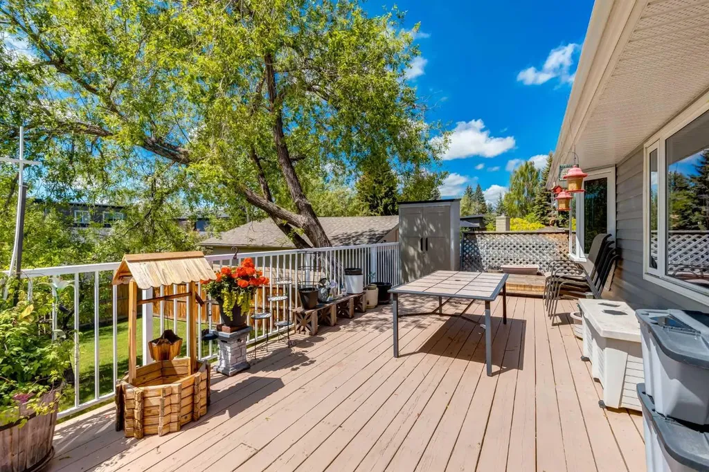 216 Cannington Place SW Calgary AB T2W 1Z8