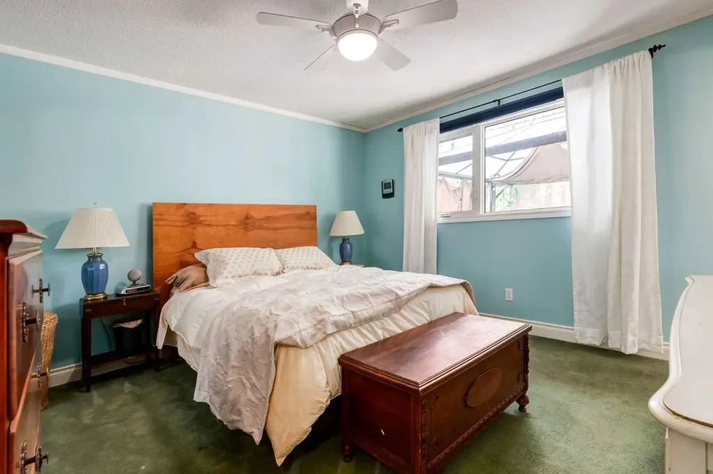 216 Cannington Place SW Calgary AB T2W 1Z8