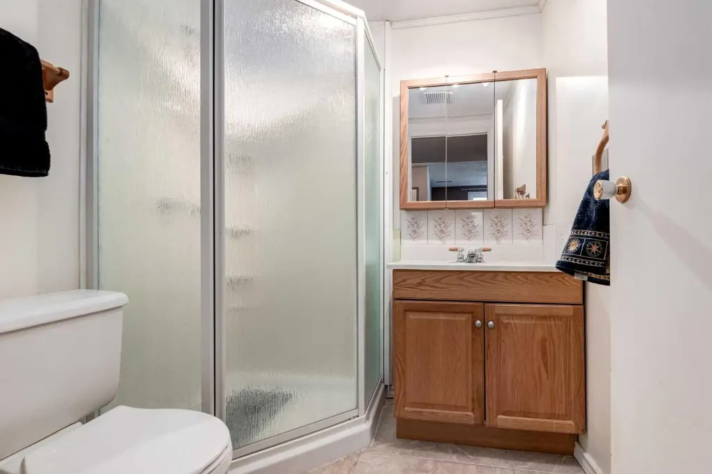 216 Cannington Place SW Calgary AB T2W 1Z8