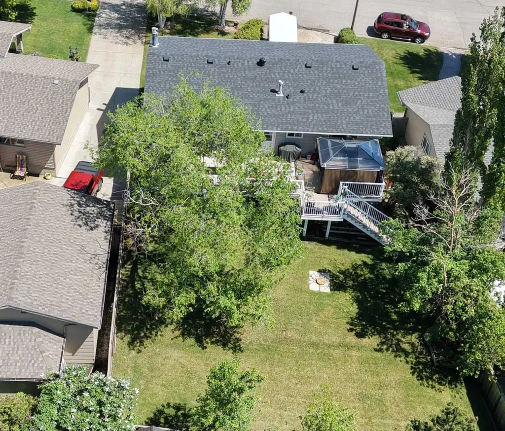 216 Cannington Place SW Calgary AB T2W 1Z8