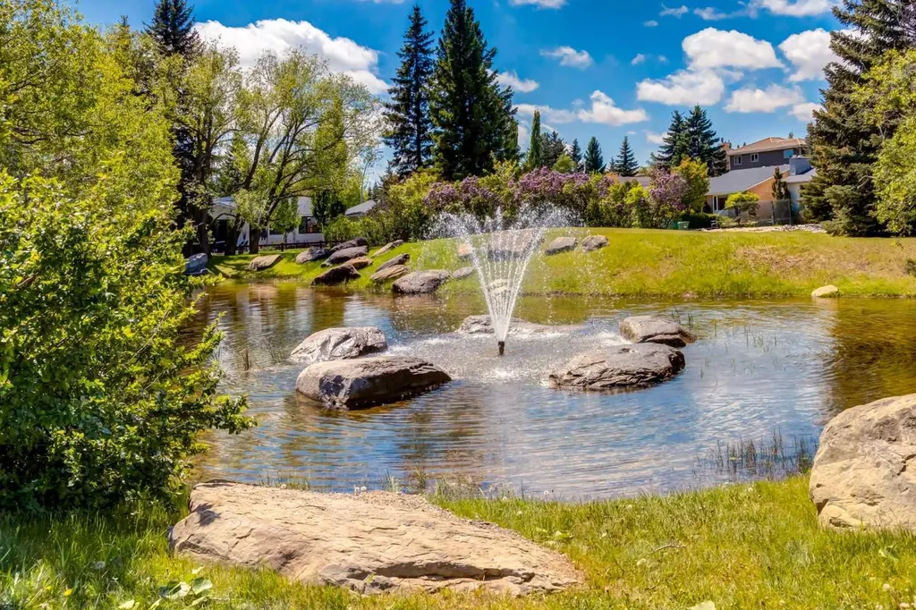216 Cannington Place SW Calgary AB T2W 1Z8