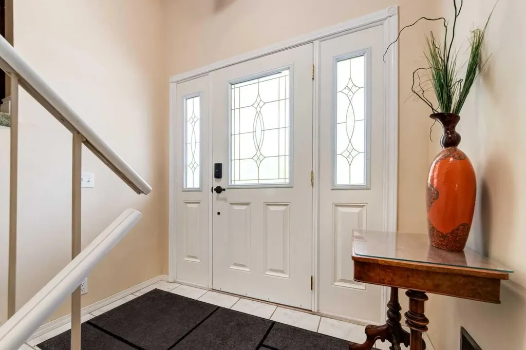 216 Cannington Place SW Calgary AB T2W 1Z8