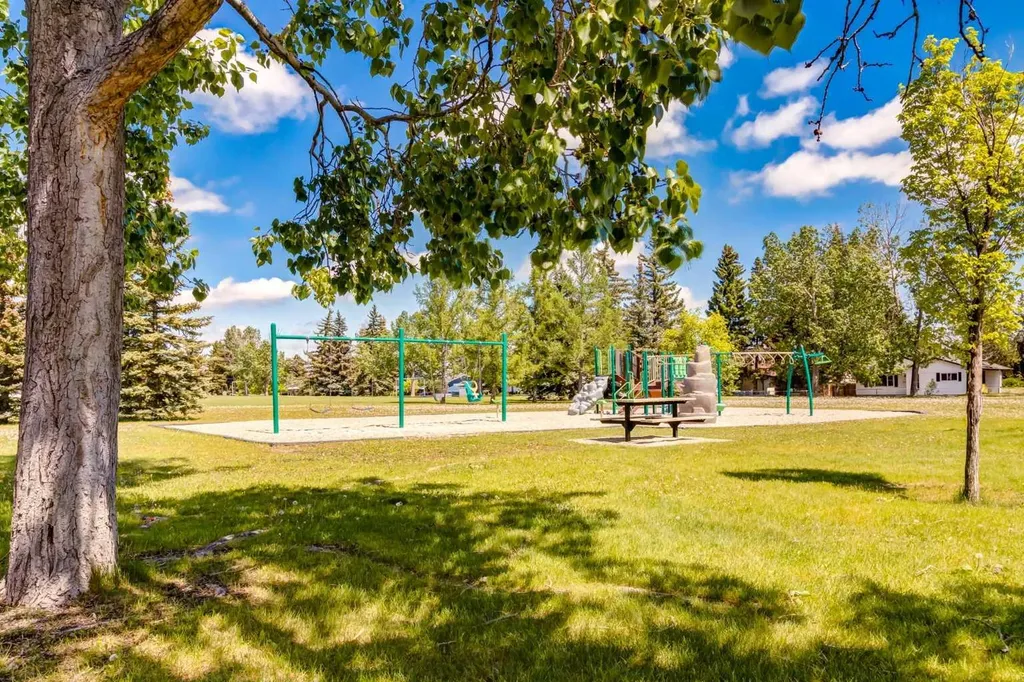 216 Cannington Place SW Calgary AB T2W 1Z8