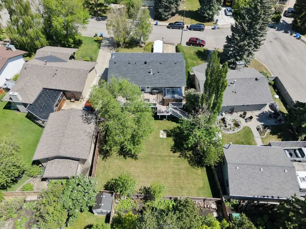 216 Cannington Place SW Calgary AB T2W 1Z8