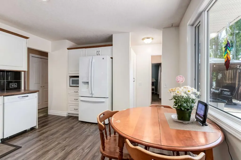216 Cannington Place SW Calgary AB T2W 1Z8