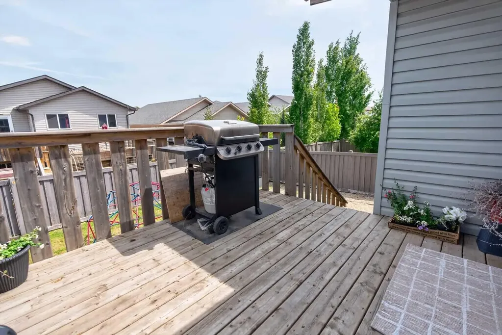 11817 87 Street Grande Prairie AB T8X 0H3
