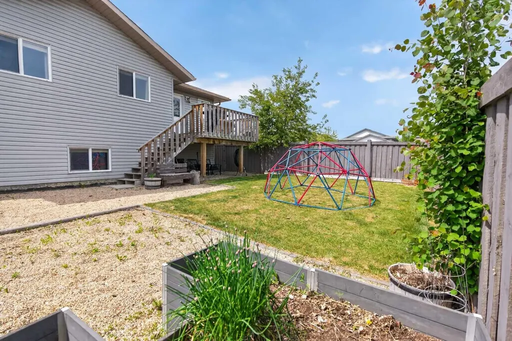 11817 87 Street Grande Prairie AB T8X 0H3