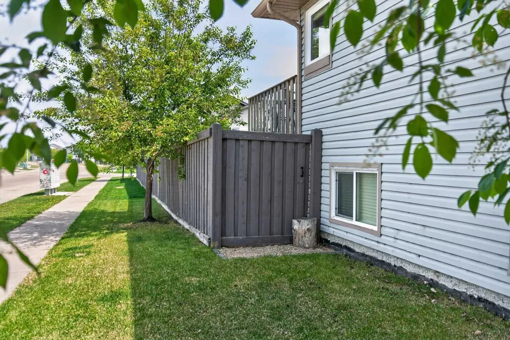 11817 87 Street Grande Prairie AB T8X 0H3
