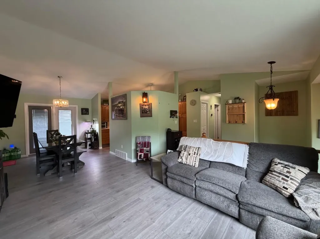 1814 48 Street Edson AB T7E 1G5