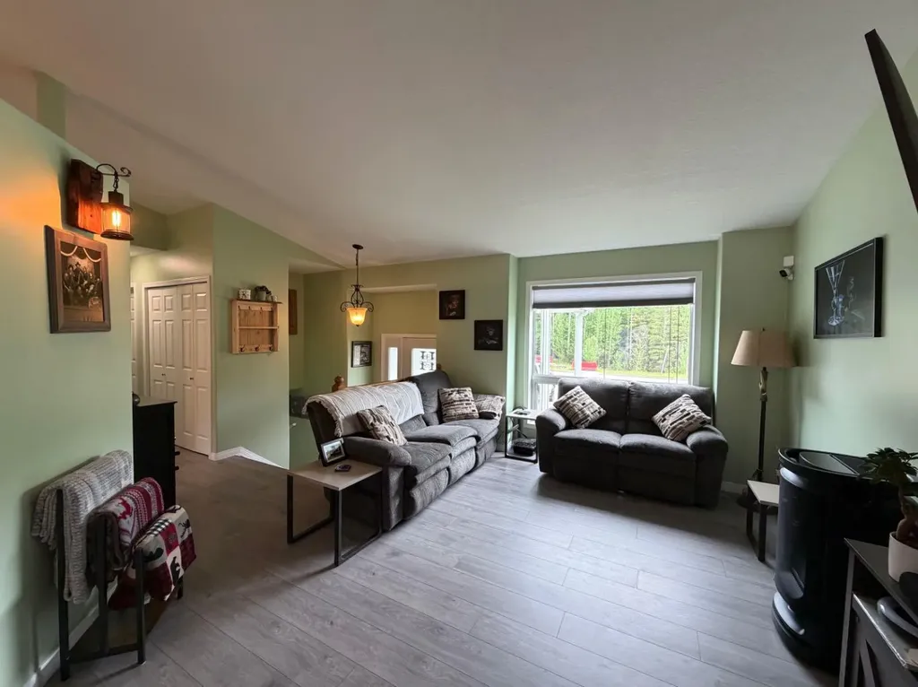 1814 48 Street Edson AB T7E 1G5