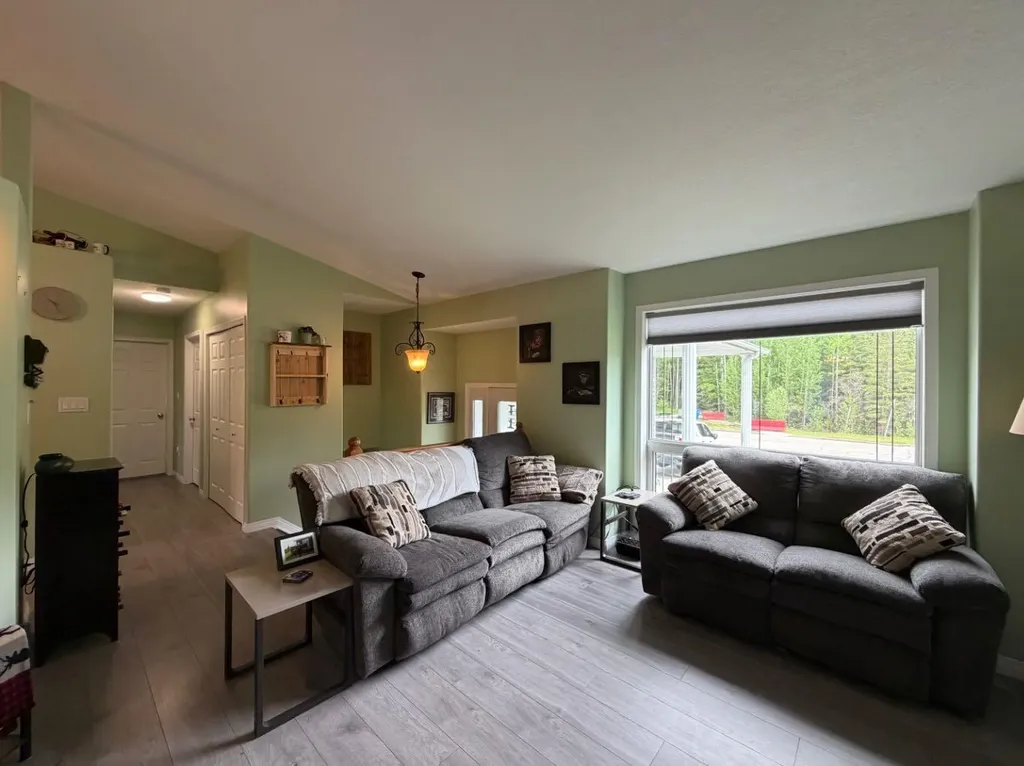 1814 48 Street Edson AB T7E 1G5