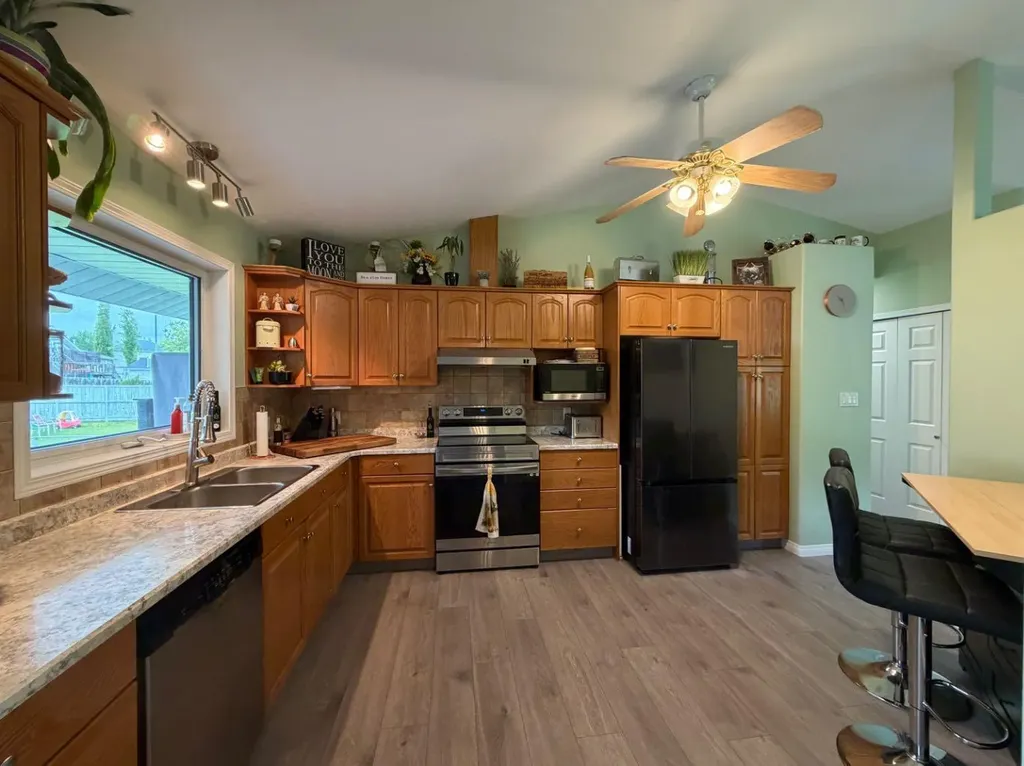 1814 48 Street Edson AB T7E 1G5