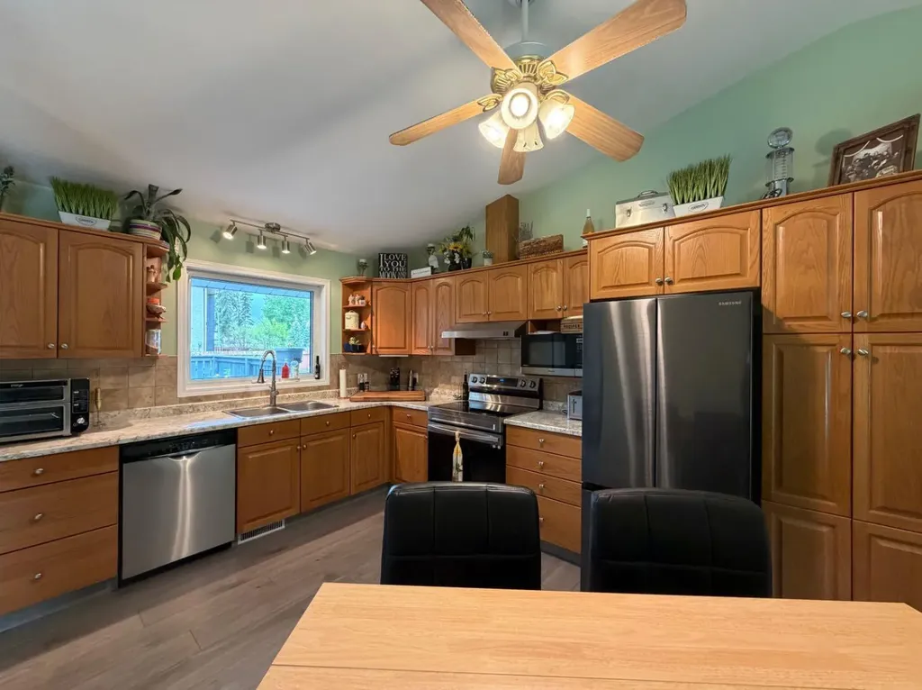 1814 48 Street Edson AB T7E 1G5