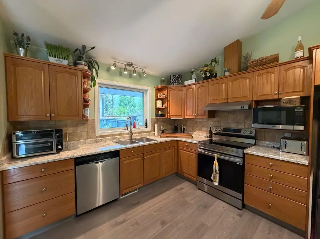 1814 48 Street Edson AB T7E 1G5