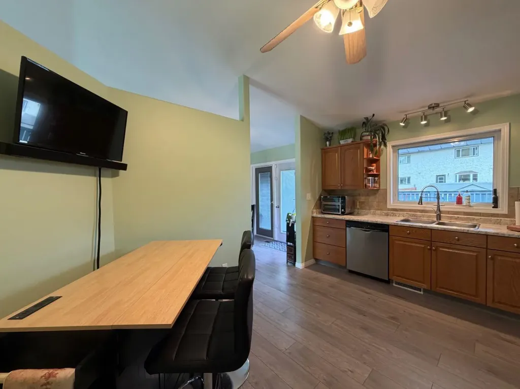 1814 48 Street Edson AB T7E 1G5