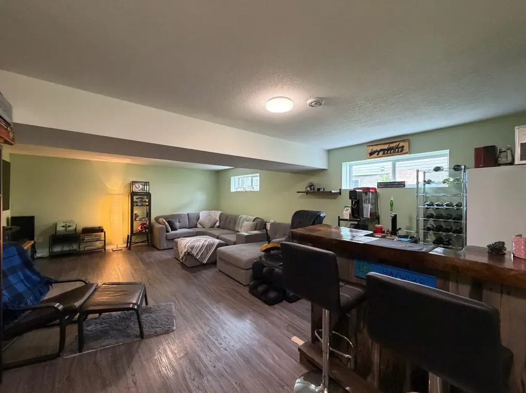 1814 48 Street Edson AB T7E 1G5