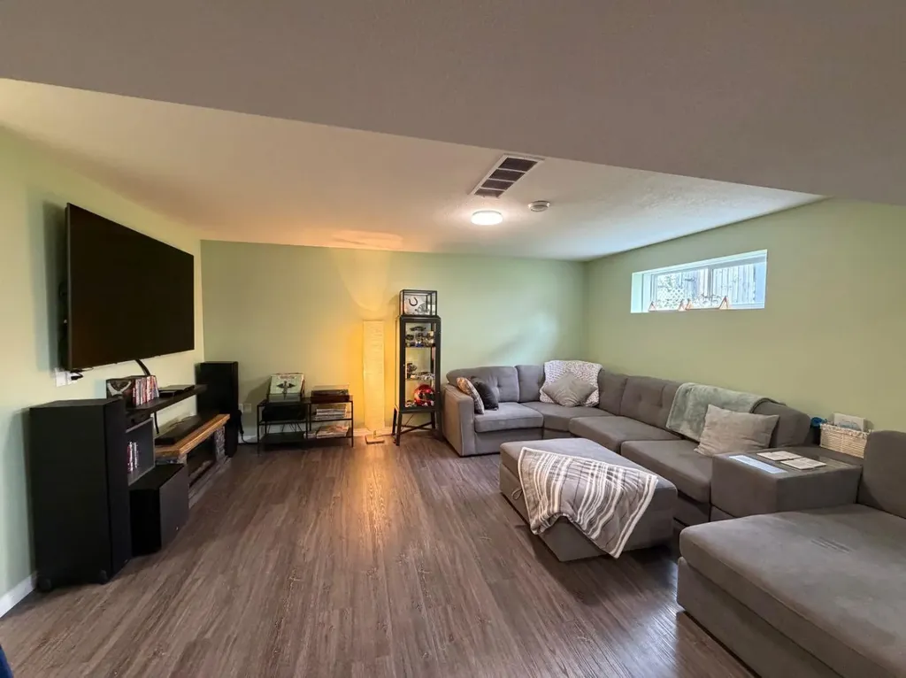 1814 48 Street Edson AB T7E 1G5